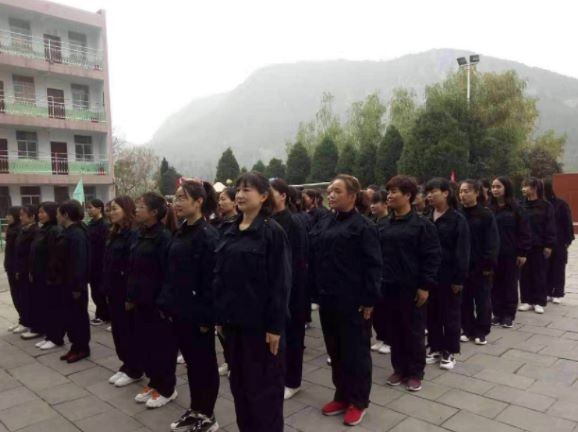 某市师资培训班开班