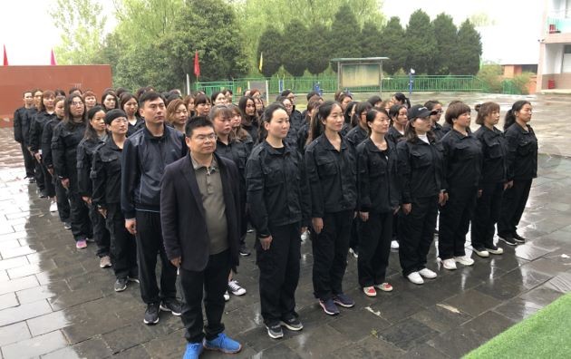 某事教师培训班开班